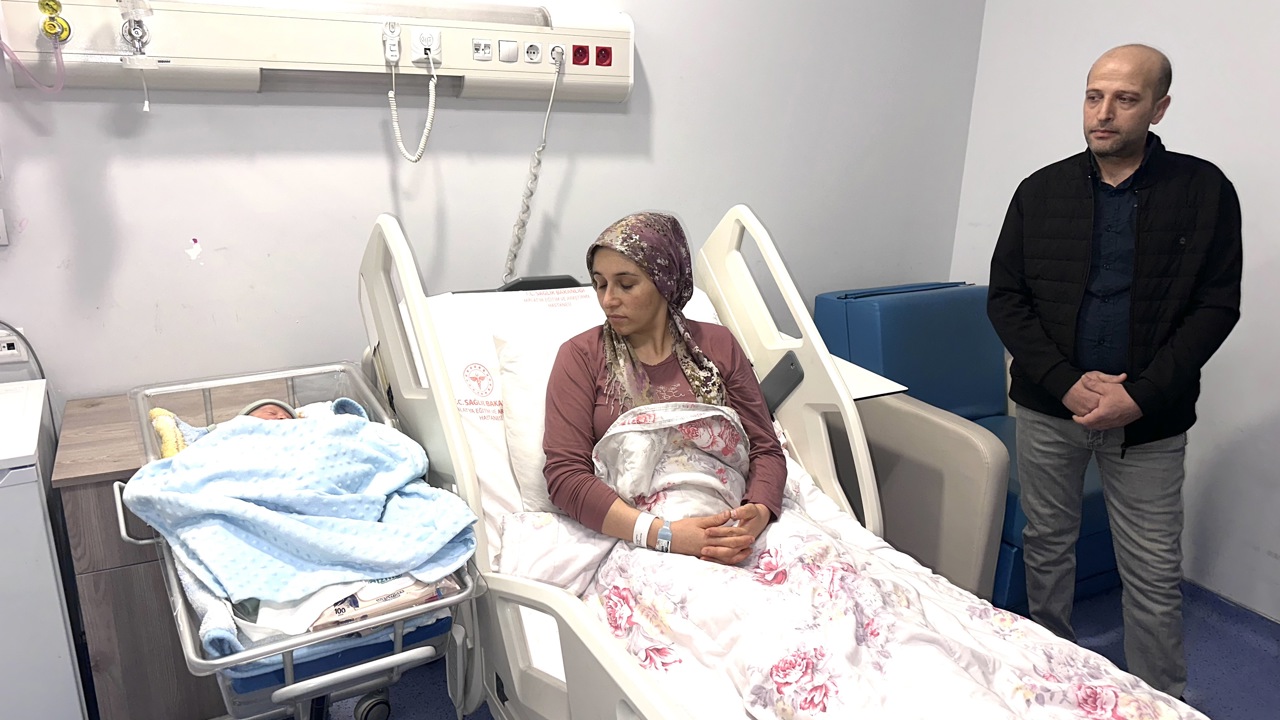 Depremde kızlarını kaybeden Sarıgül Ailesi, üç yıl sonra aynı günde ve aynı saat