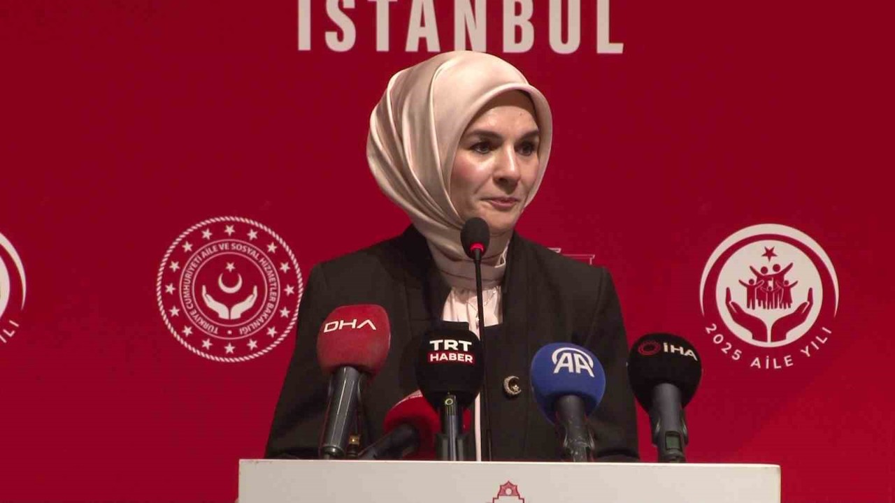 Muhtarlarla buluşan Bakan Göktaş: "Sizlerin farkındalığı, aileyi koruma çabamızın en güçlü halkasıdır"
