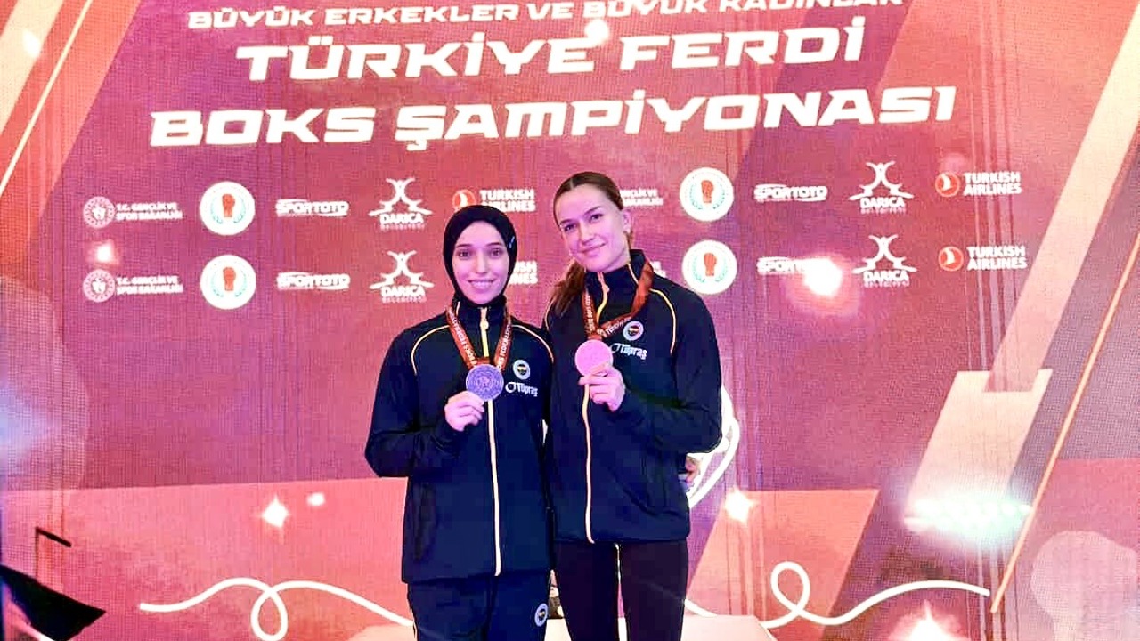 Türkiye Boks Federasyonu tarafından Kocaeli’de düzenlenen Büyük Kadınlar Türkiye