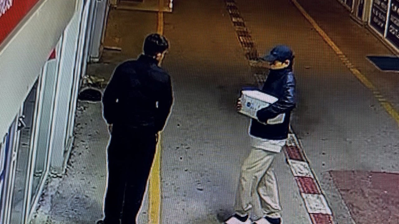 Malatya Büyükşehir Belediyesi yanında bulunan Geçici Ticaret Merkezi’nde esnafla