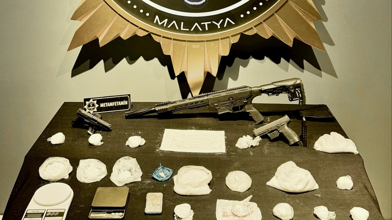 Fiziki Takipli Operasyonda 2 Kilo Metamfetamin Ele Geçirildi