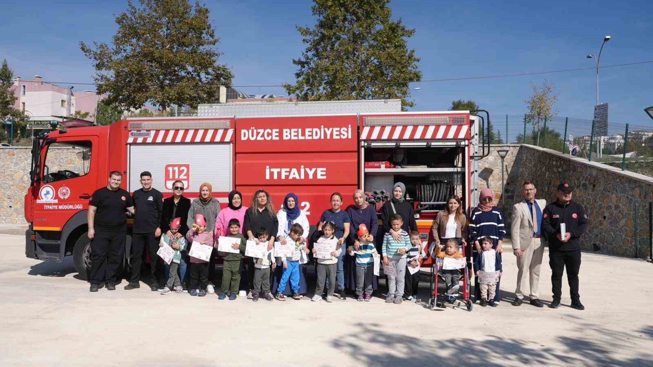 Yüzlerindeki tebessüm dünyaya bedel
