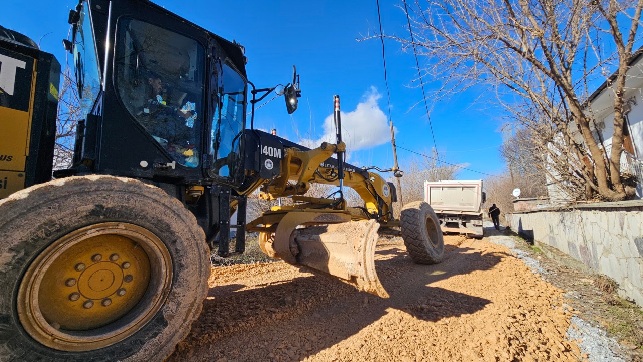Battalgazi’de Yol Bakım Çalışmaları Sürüyor