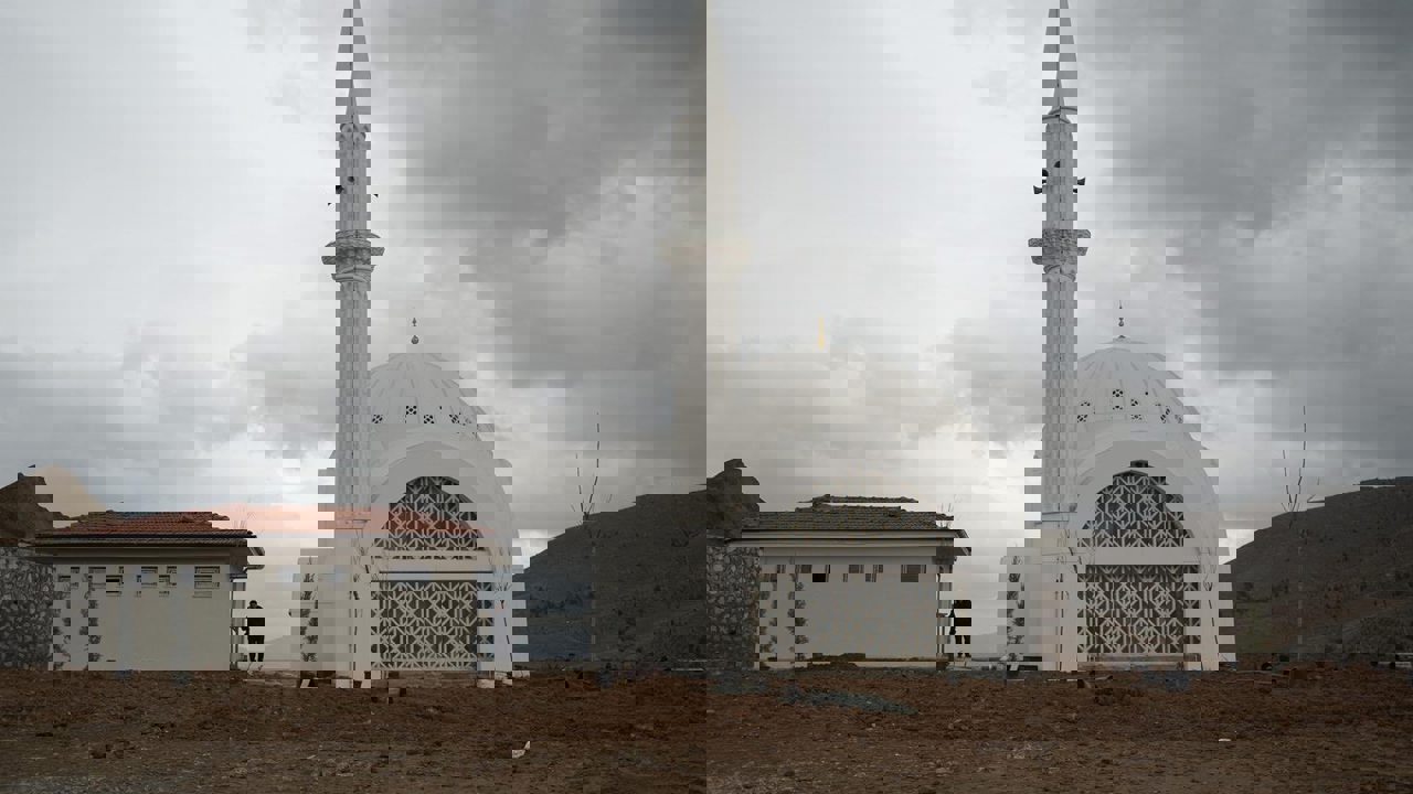 Vali Yavuz: Deprem Konutlarındaki Camileri Ramazan’a Yetiştirmek İçin Çalışıyoruz