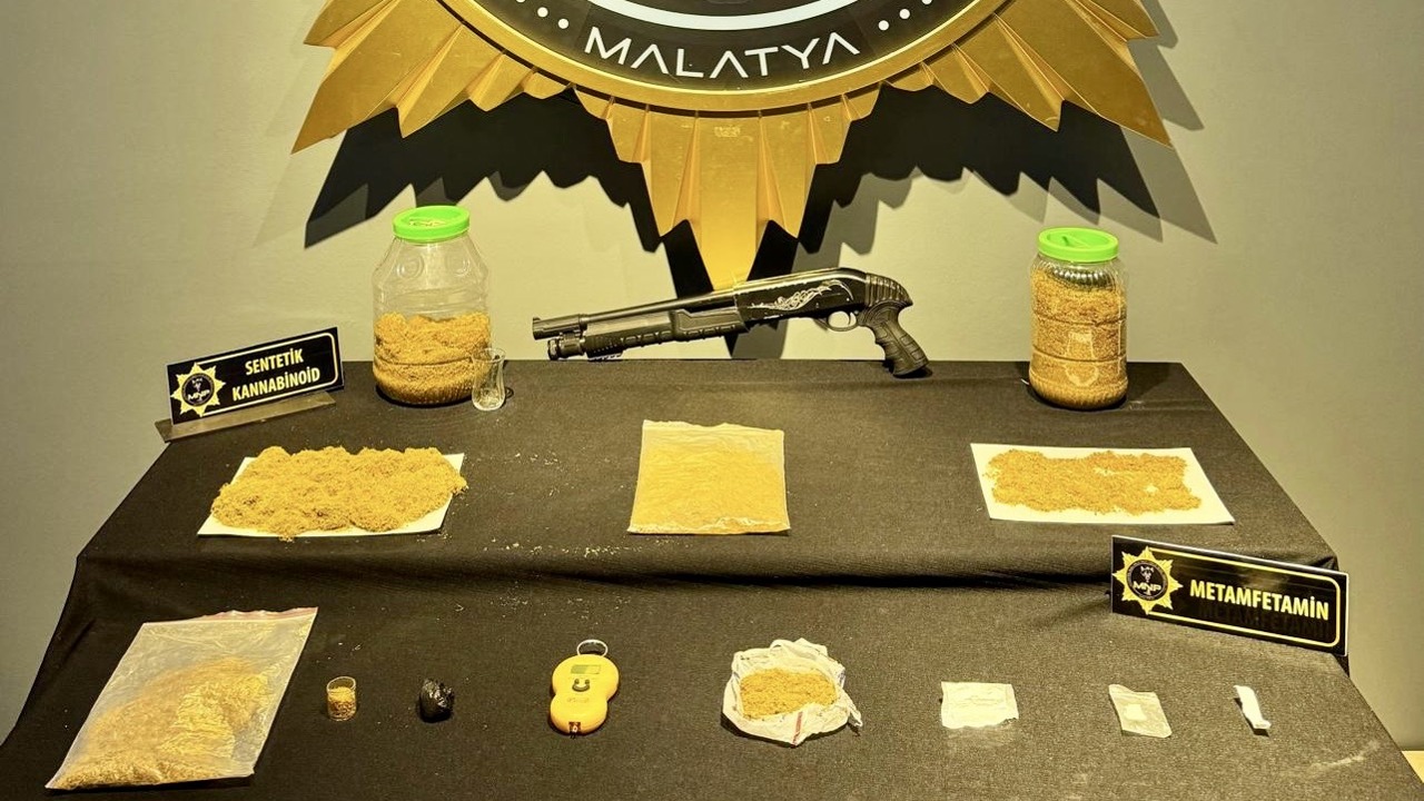 Malatya’da narkotik ekiplerince sokak satıcılarına yönelik düzenlenen operasyond