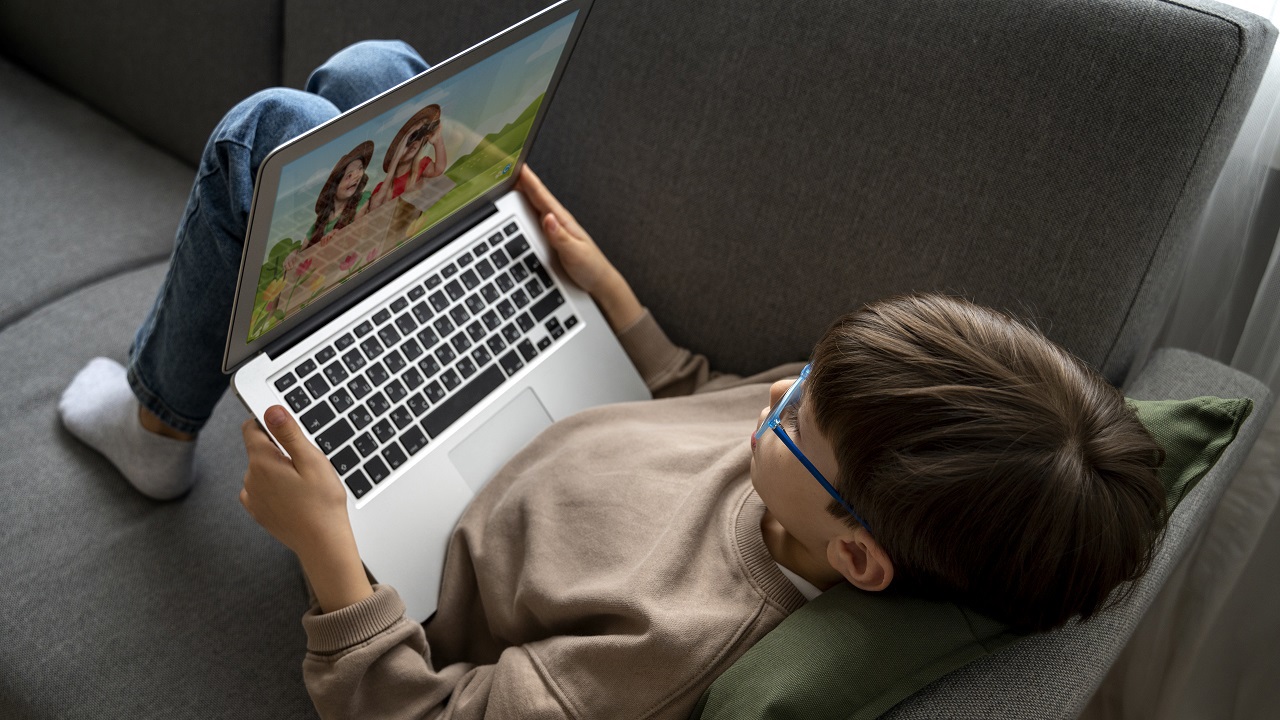 Uzmandan Ailelere Kritik Uyarı: “Ekran Süresi Gelişimin Birçok Alanını Etkiliyor”