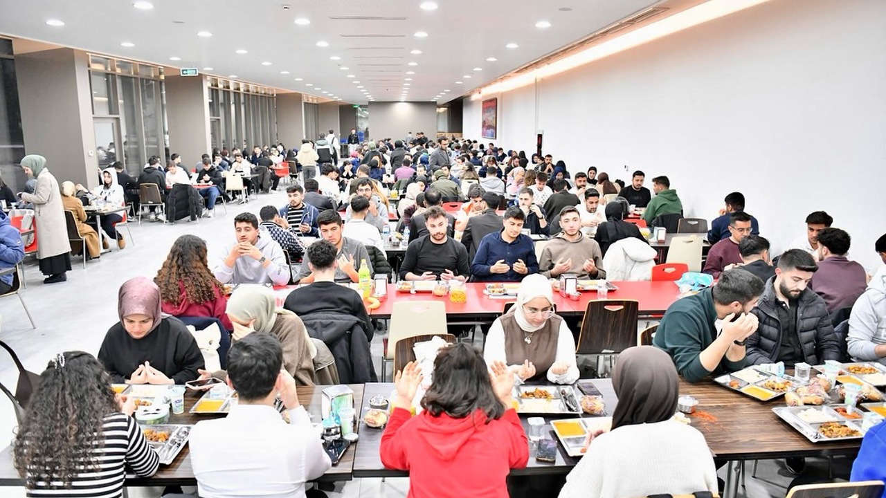 Yeşilyurt Belediyesi’nden İnönü Üniversitesi Yaşam Merkezi’nde Gönül Sofrası!