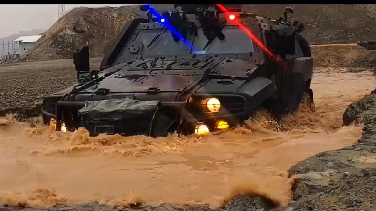 Malatya Özel Harekat Müdürlüğü'nde görevli personeller, zırhlı araç kullanımına 