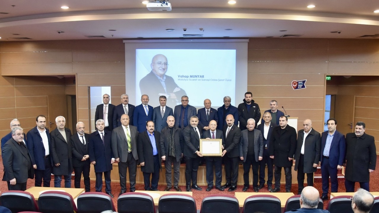 Malatya TSO’dan Vahap Munyar’a “Şeref Üyeliği Beratı