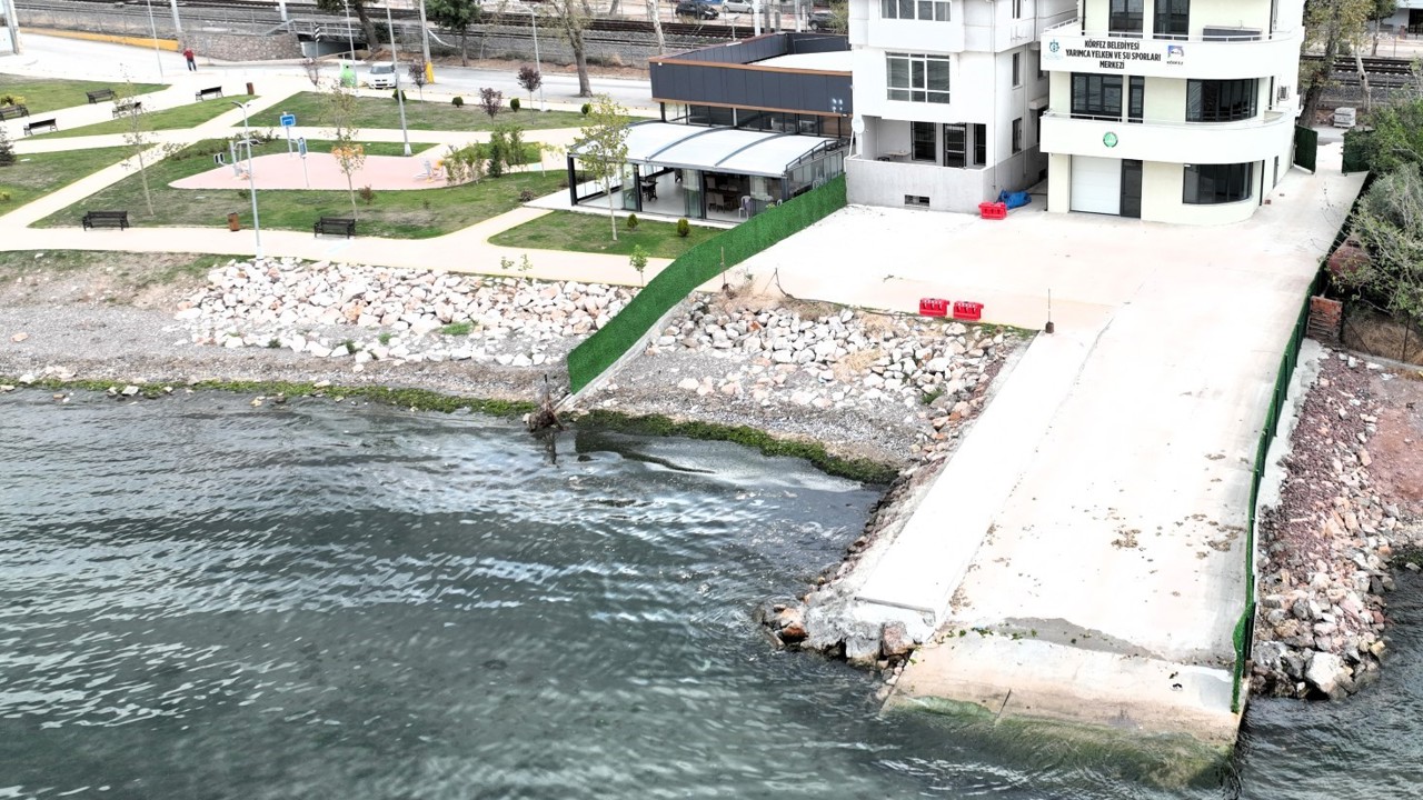 Yelken tutkunlarına modern tesis
