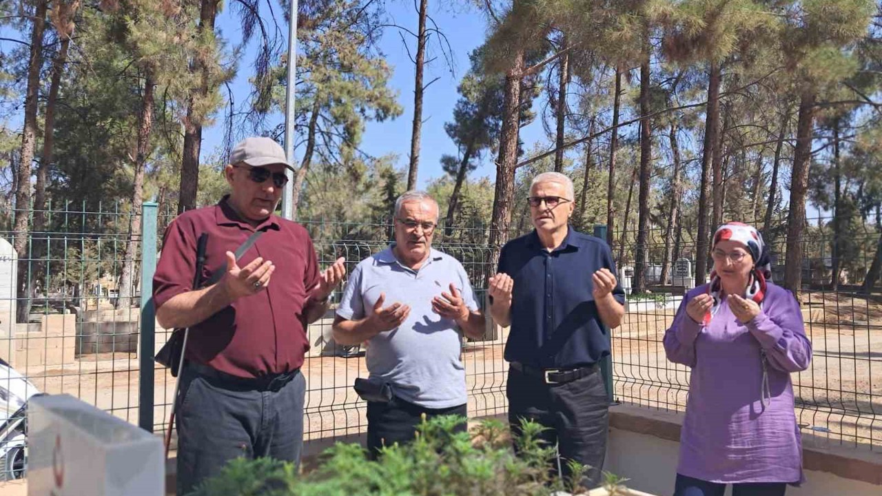 Şehit babasının mezarını 58 yıl sonra buldu, 2 yıl sonra yeniden ziyaret etti

