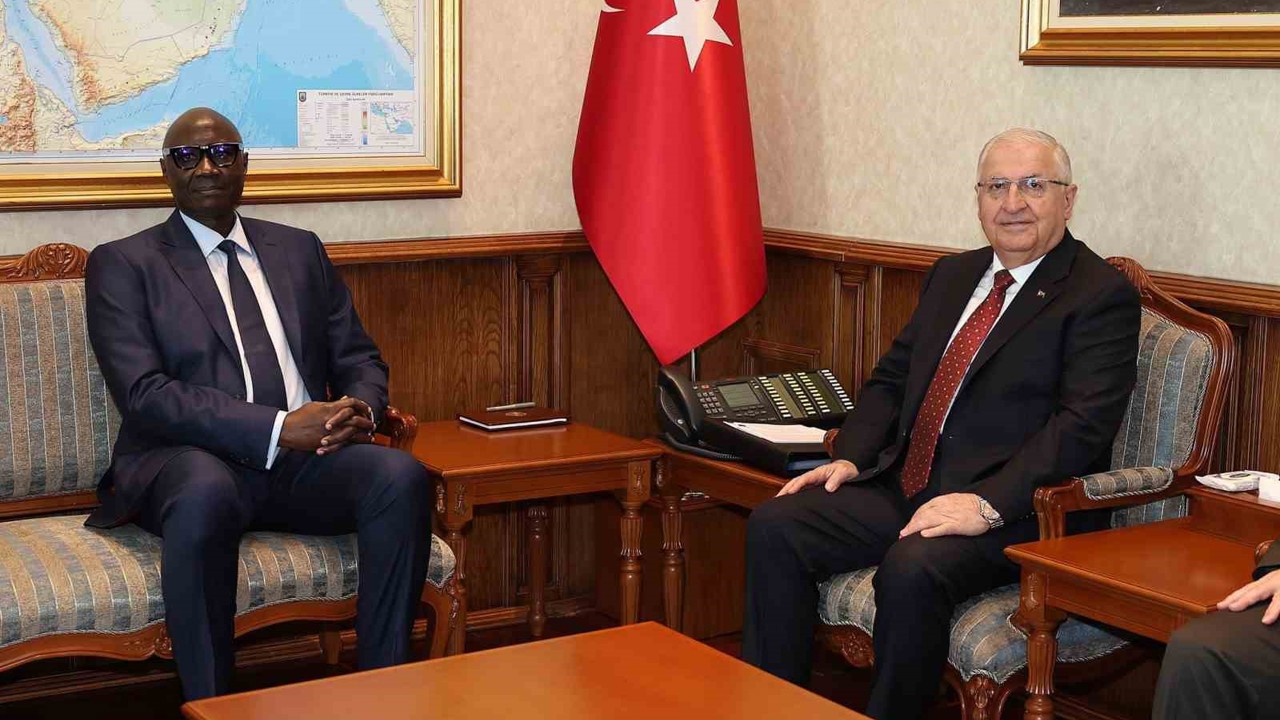 Bakan Güler, Senegal Silahlı Kuvvetler Bakanı Birame Diop’u kabul etti

