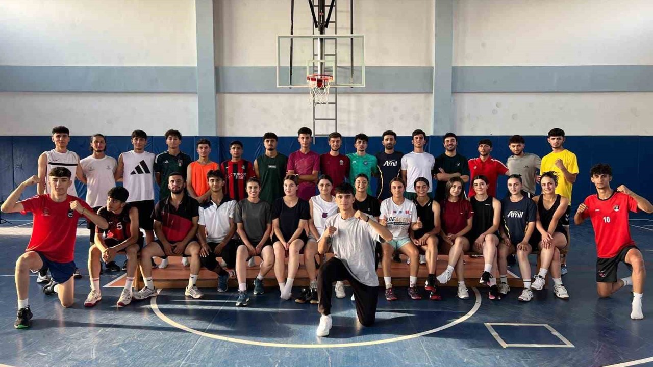 Van Büyükşehir Belediyesinin BESYO kursuyla 40 öğrenci üniversiteli oldu
