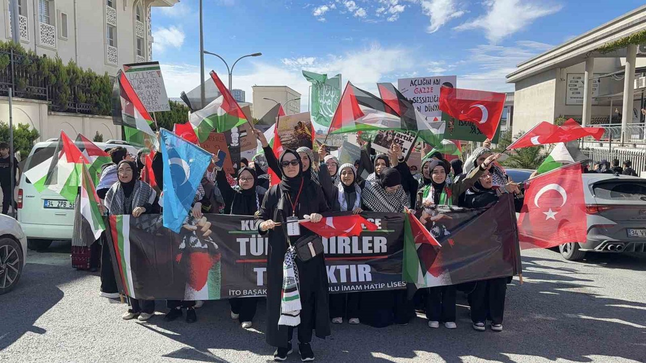 Başakşehir’de "Büyük Aksa Tufanı Gençlik Yürüyüşü" düzenlendi
