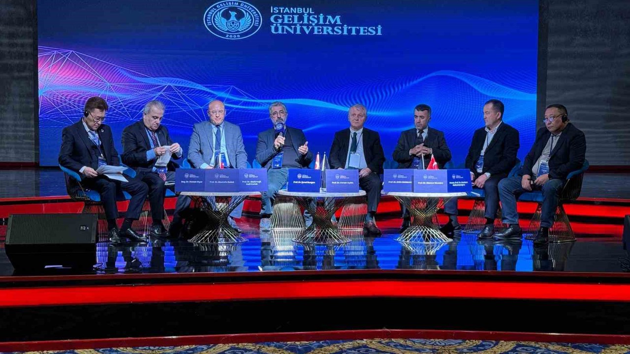 Gayretli: "Türkiye, Türk dünyasının lider ülkesi olma yolunda ilerliyor"
