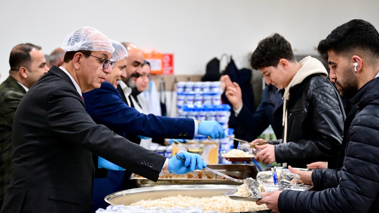 Başkan Geçit Öğrencilerle İftarda