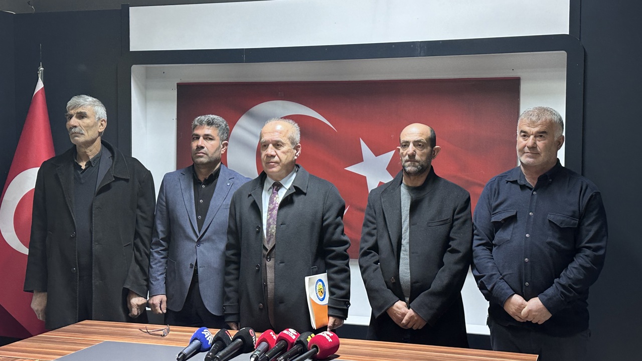 CHP’li Üyeler: İhraç kararı geri alınana kadar parti üyeliklerimizi askıya alıyoruz.”