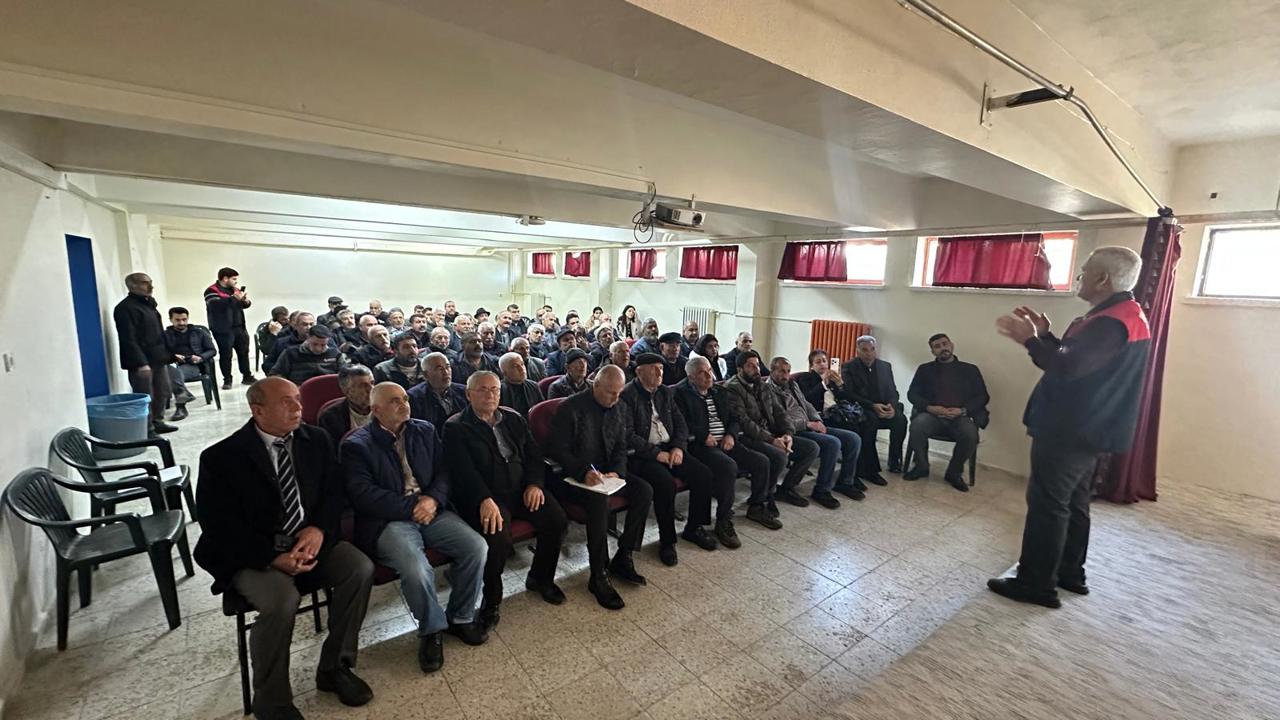 Malatya’da Kayısı Üreticilerine İlkbahar Bakımı Ve Mücadele Eğitimi