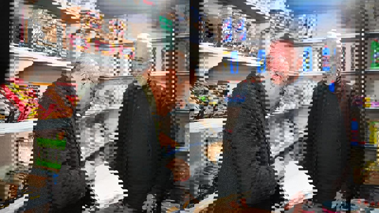 Başkan Sami Er Mahalle Bakkalları ve Fırınlardaki Borçları Kapattı