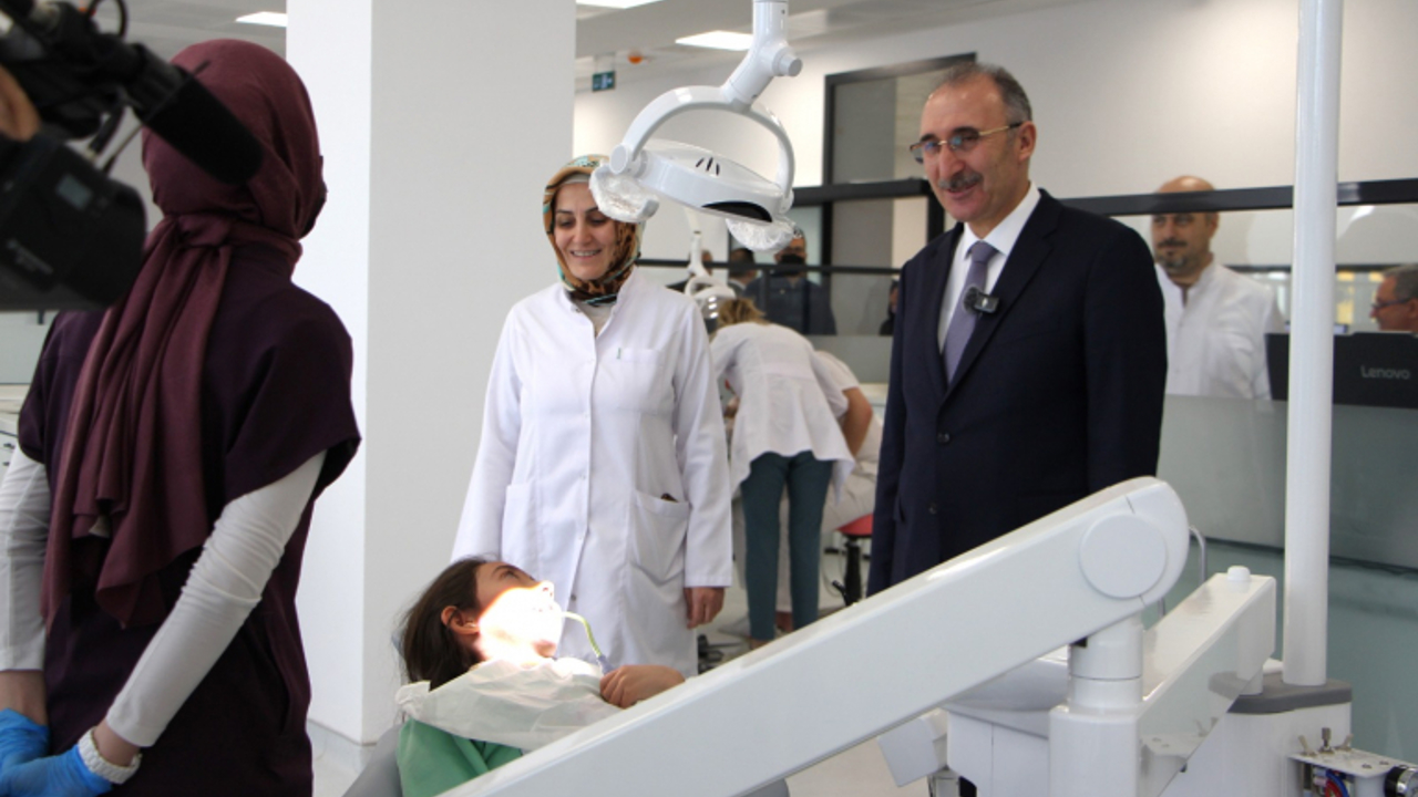 Fırat Üniversitesi Diş Hekimliği Fakültesi Açıldı
