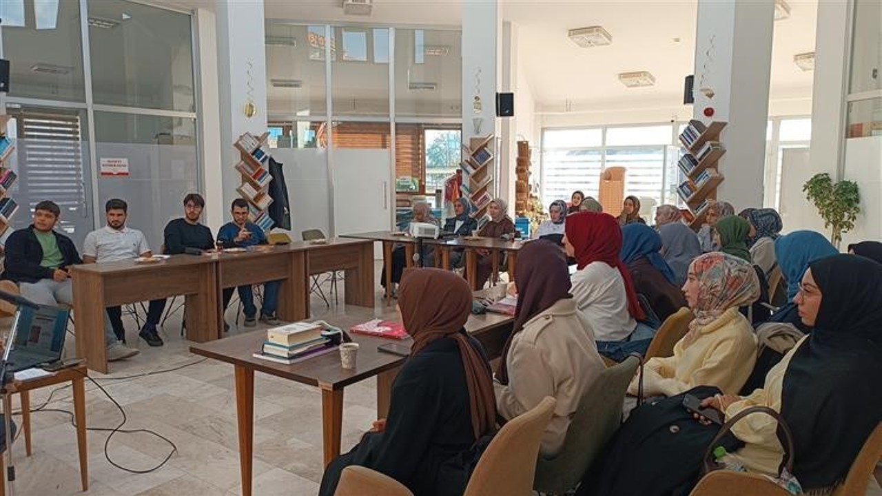 Müslüman kimliği inşa etme üzerine kitap tahlili gerçekleştirildi
