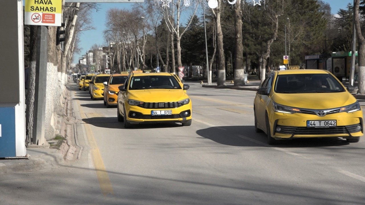 Malatya’da Taksicilerden Zam Protestosu: İndi-Bindi Ücretlerinin Yükseltilmesini İstediler