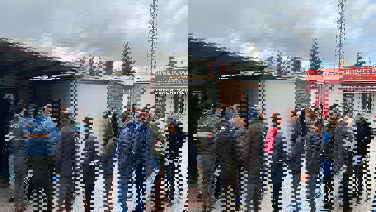 Malatya’da APP Plaka Denetimi: Sürücüler Standart Plaka İçin Kuyruğa Girdi