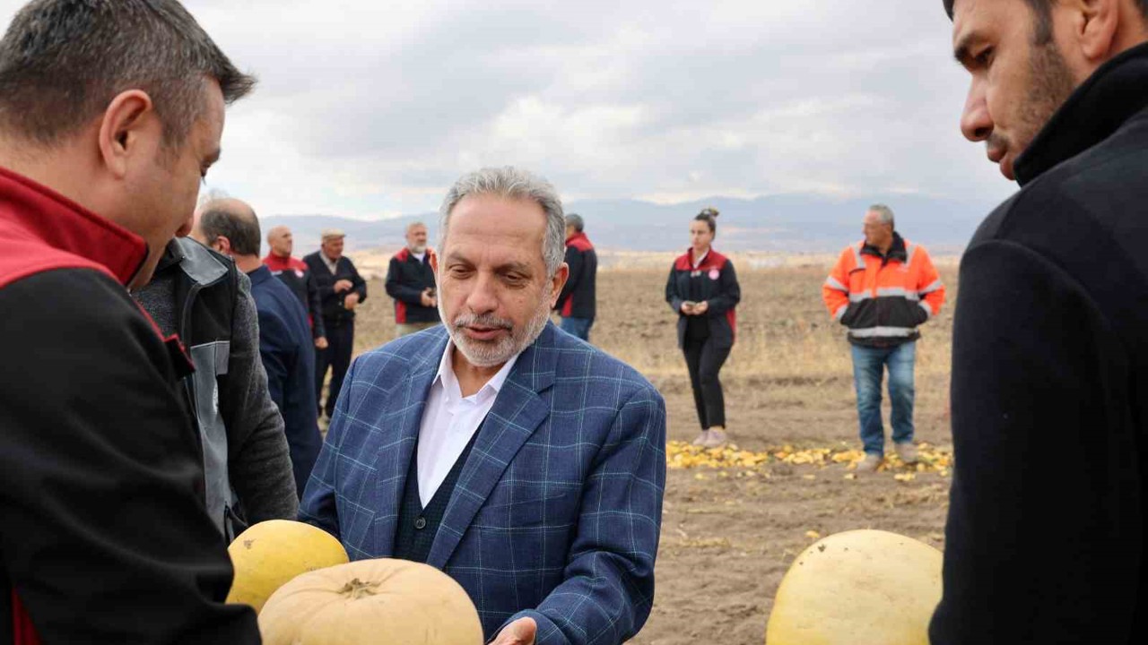 Türkiye Birincisi olan Talaslı çiftçilere Başkan Yalçın’dan tebrik
