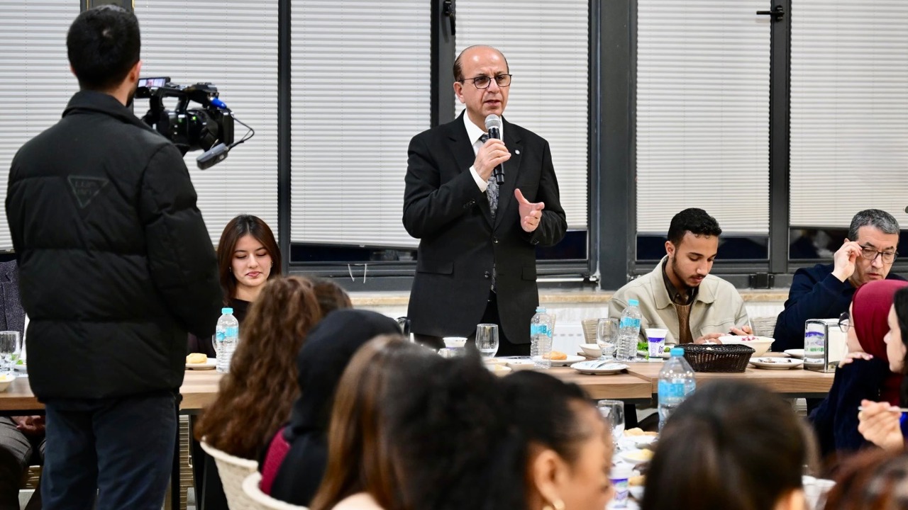 Yeşilyurt Belediye Başkanı Prof. Dr. İlhan Geçit, dünyanın farklı ülkelerinden M