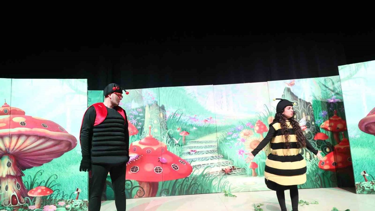 Minikler, "Beneksiz Böcek Uğur" ile keyifli anlar yaşadı
