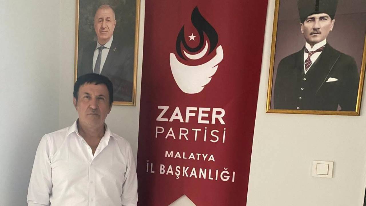 Zafer partisi Malatya il başkanı Selçuk Han'ın Malatya'daki Atatürk heykeli Basın Açıklaması