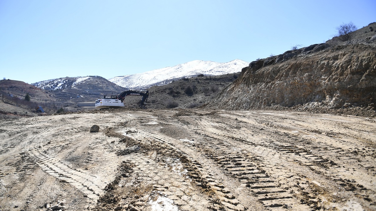 Yeşilyurt’ta Mullakasım Mahallesi Yeni Yollarla Buluşuyor