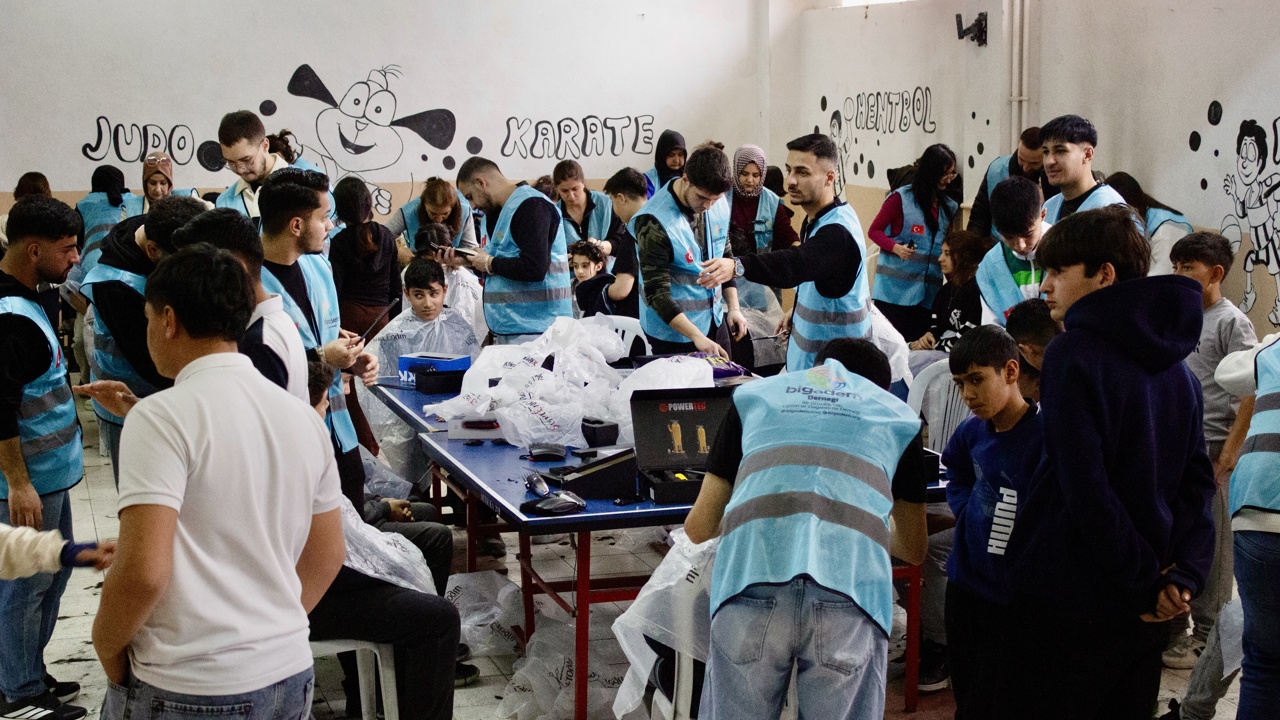 Öğrencilere Bayram Öncesi Ücretsiz Saç Bakımı