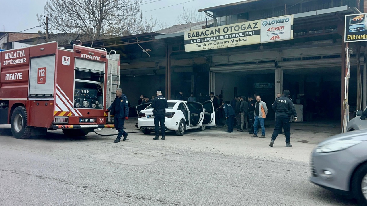 Sanayi Sitesinde Otomobilde Yangın