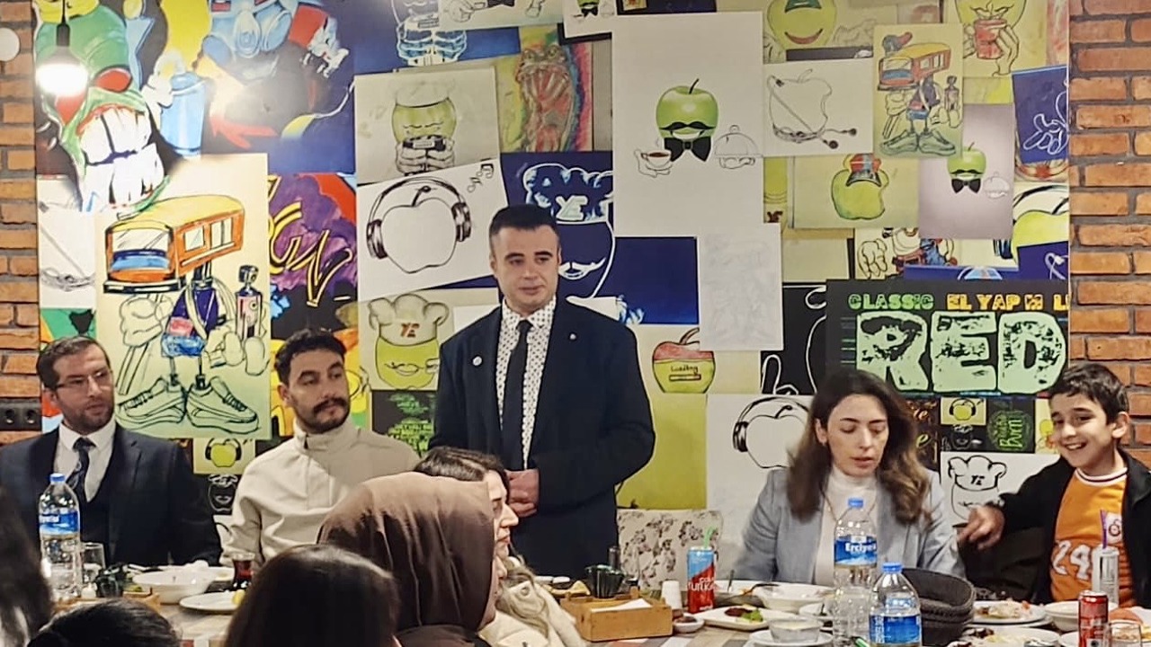Kariyer Büro Sen üyeleri iftar programında bir araya gelirken, taşra teşkilatınd