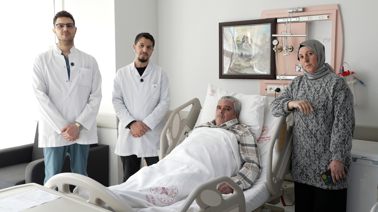 Malatya’da 20 Santimetrelik Dev Kitle Kapalı Yöntemle Çıkarıldı