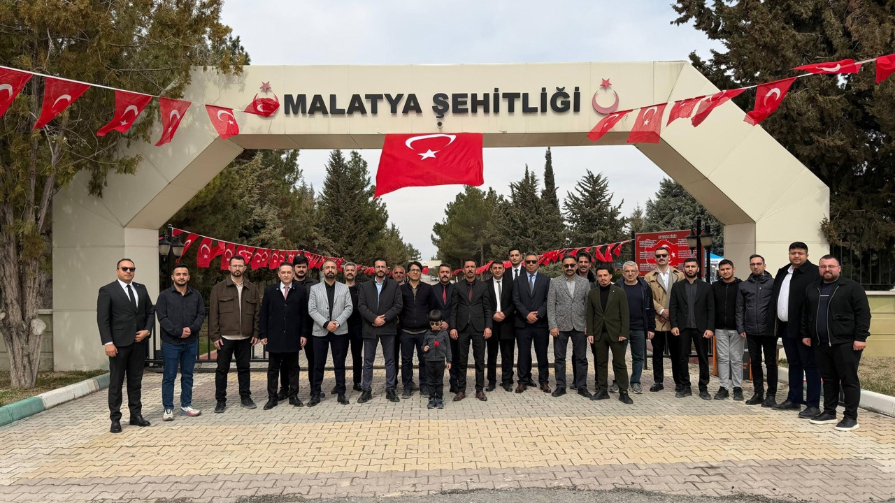 Türk Büro-Sen Adliyeler Şubesi 18 Mart’ta Şehitlerimizi Rahmet ve Minnetle Andı