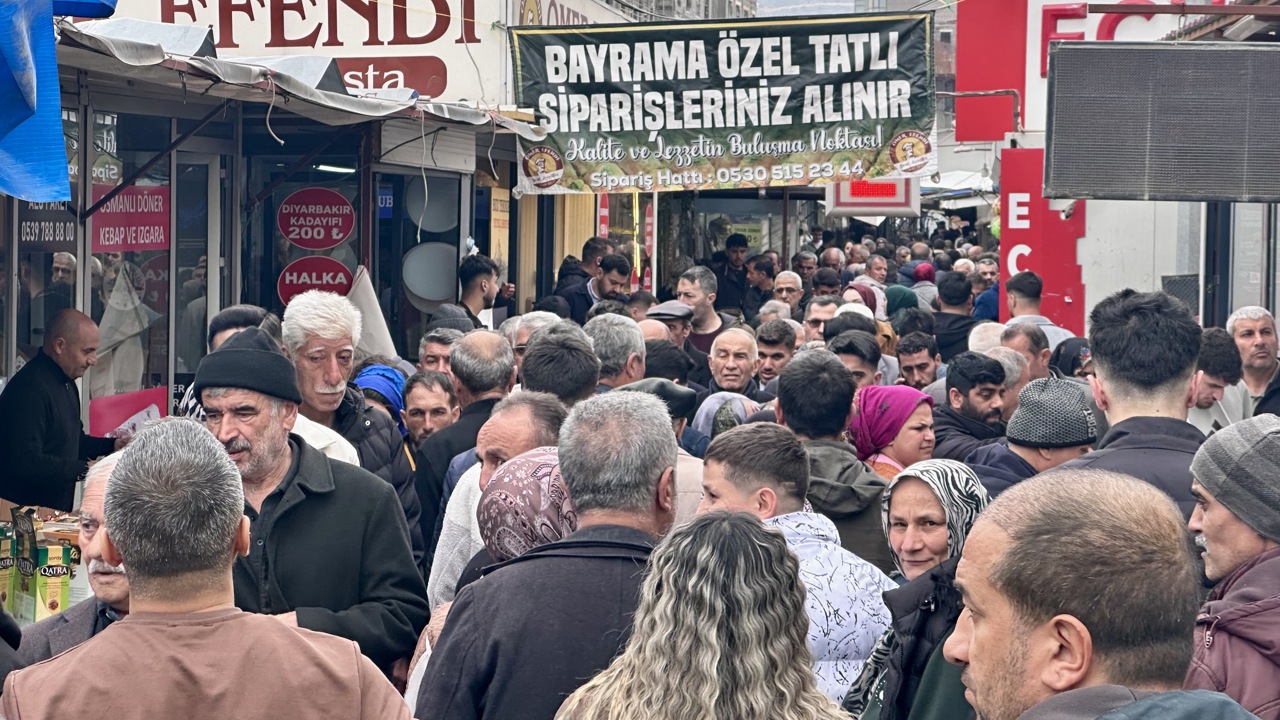 Malatya’da Arefe Günü Çarşı Pazarda Yoğunluk