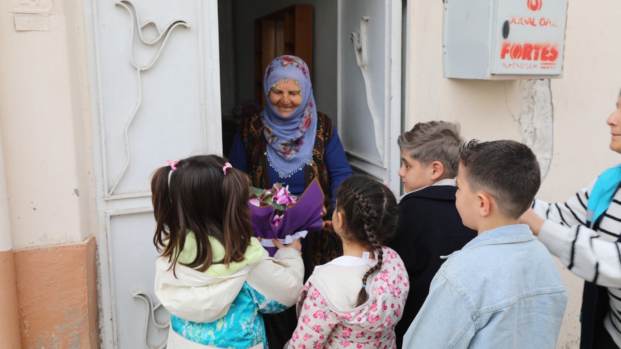 Battalgazi Belediyesi’nden Çocuklarla Bayram Ziyareti