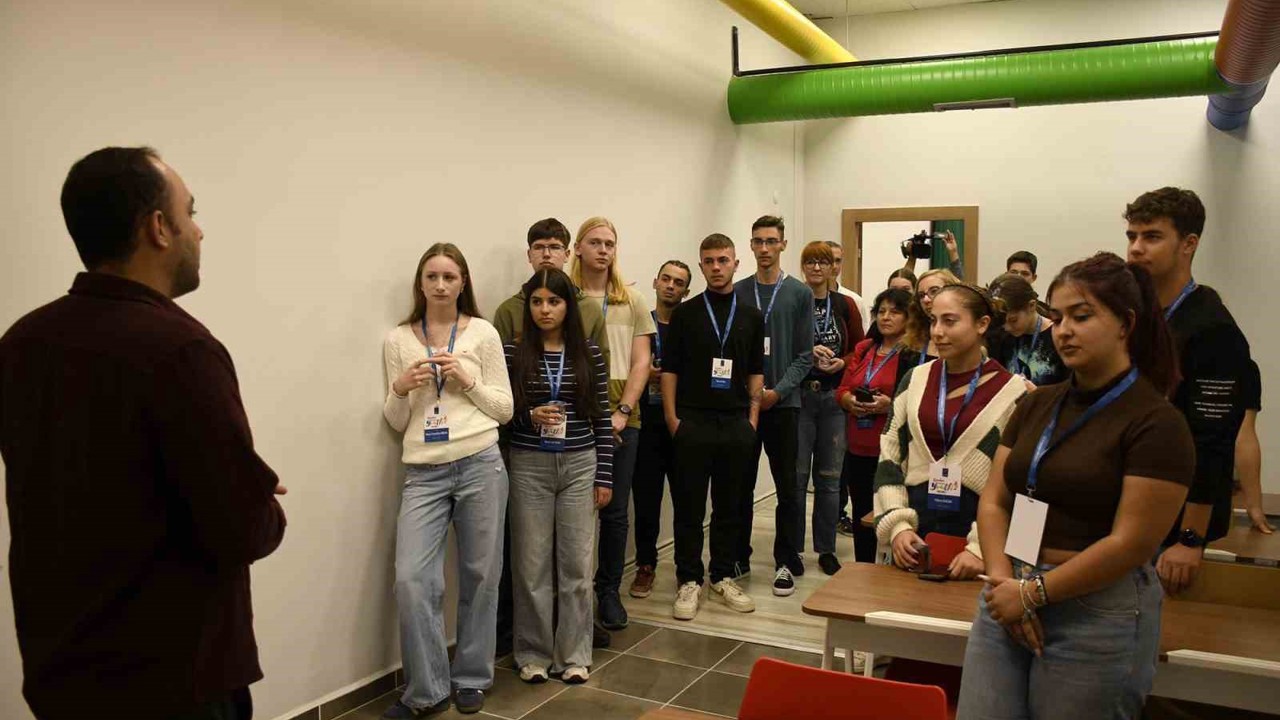 Kuşadası Kardeş Şehirler Gençlik Toplantısı başladı
