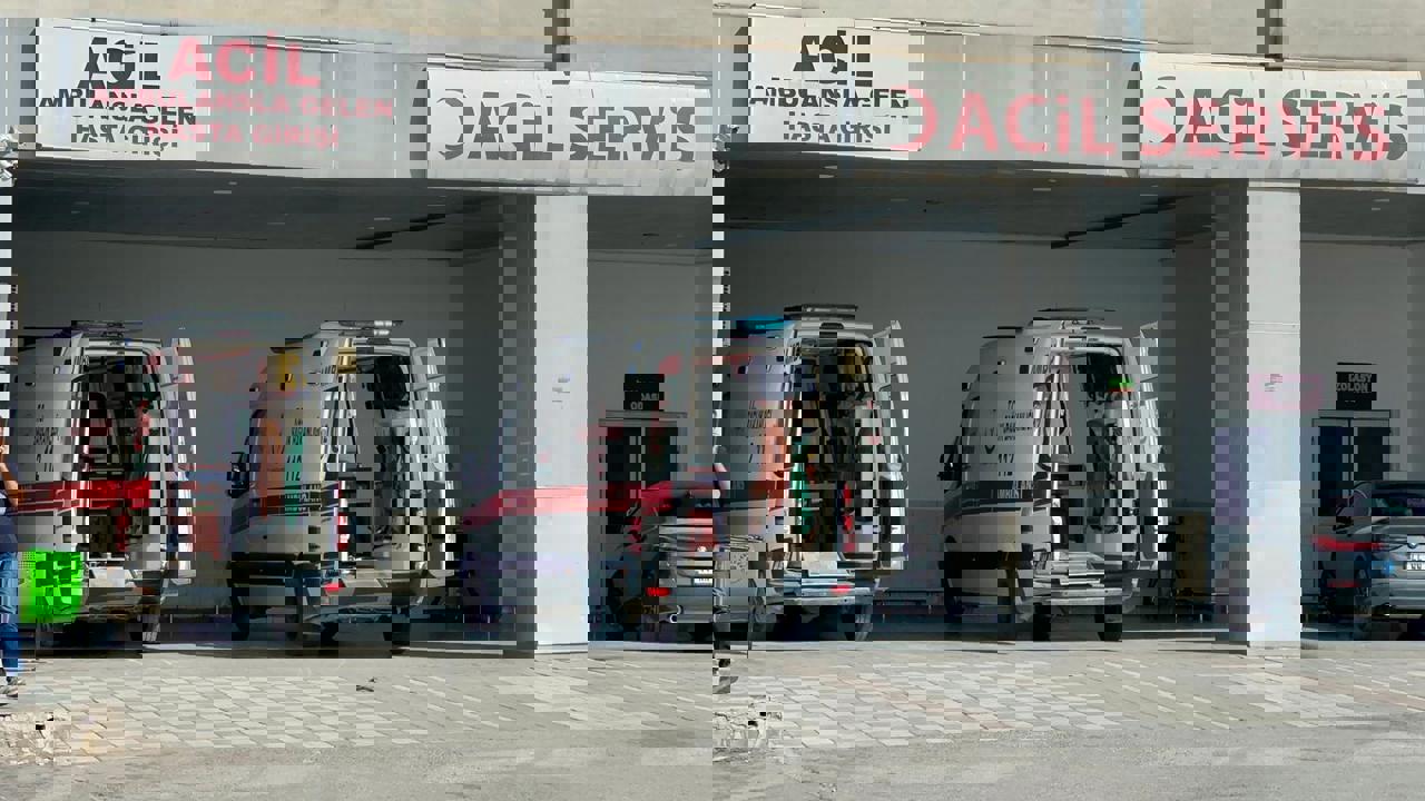 İnönü Caddesinde Otomobil Yayaya Çarptı: 2 Yaralı