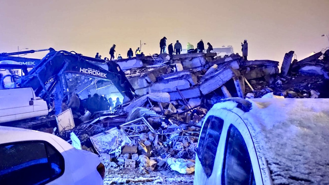 Bayrak Sitesi Davasında Karar Çıktı: 8 Sanığa Hapis, 6’sı Tutuklandı