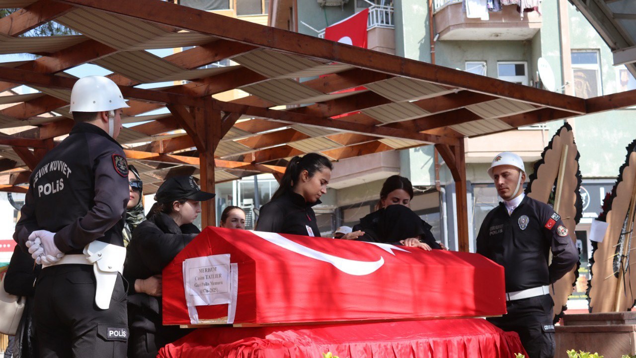 Hayatını kaybeden polis memuru son yolculuğuna uğurlandı
