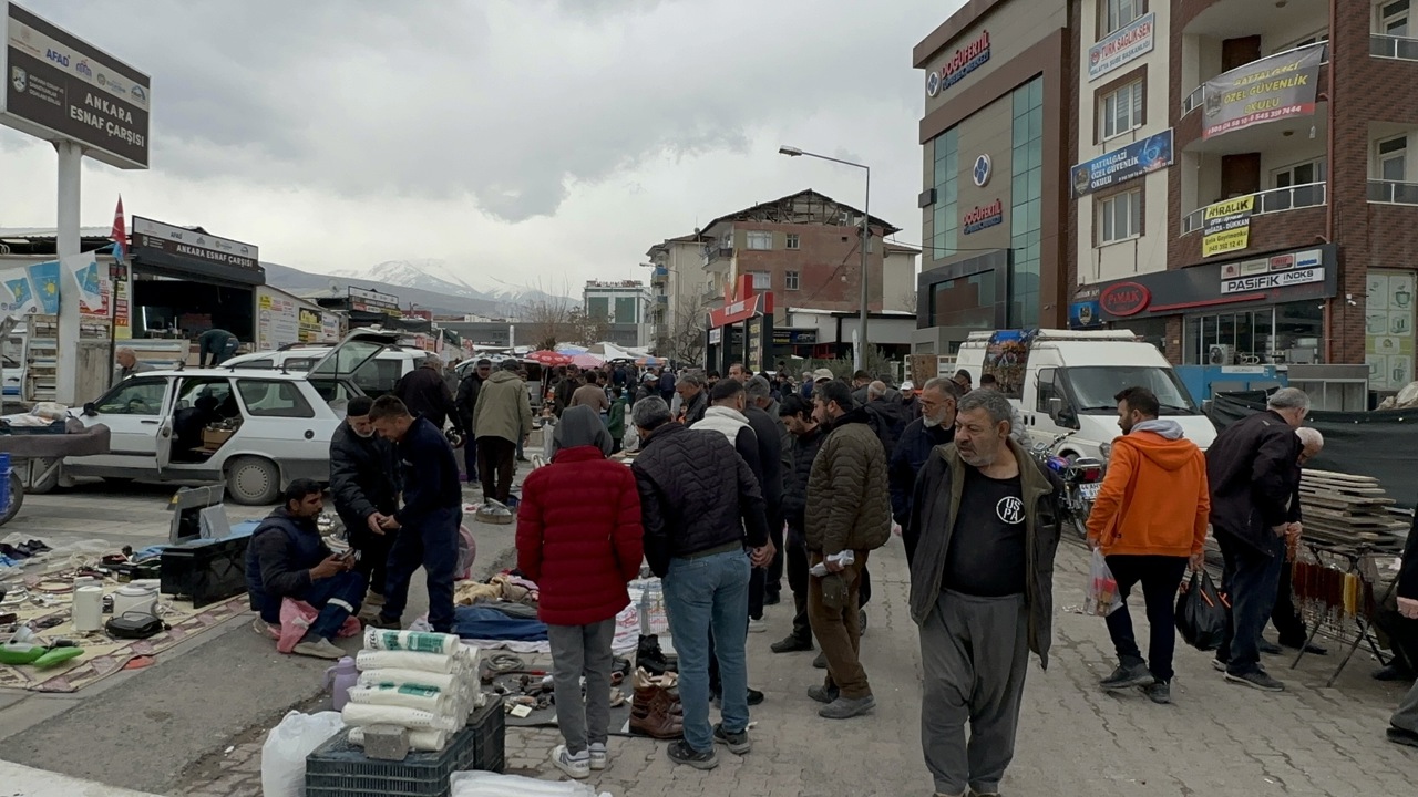 Bu Pazarda Yok Yok! Dargelirlilerin Uğrak Noktası Rus Pazarı..
