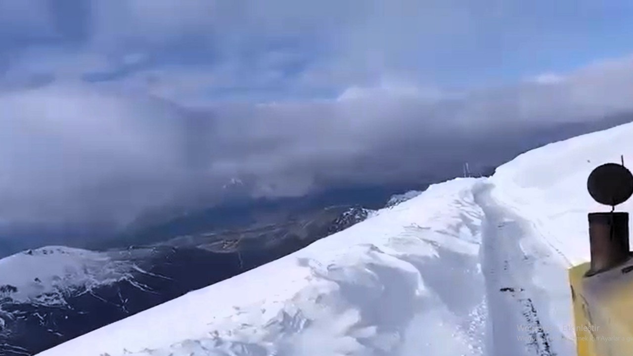 Malatya’da yoğun kar yağışı sonrası kapanan Yamadağı yolu, Malatya Büyükşehir Be
