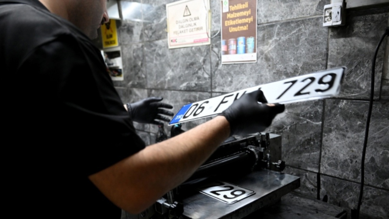 APP Plaka Denetimleri Sonrası Plaka Değişim Merkezlerinde Yoğunluk