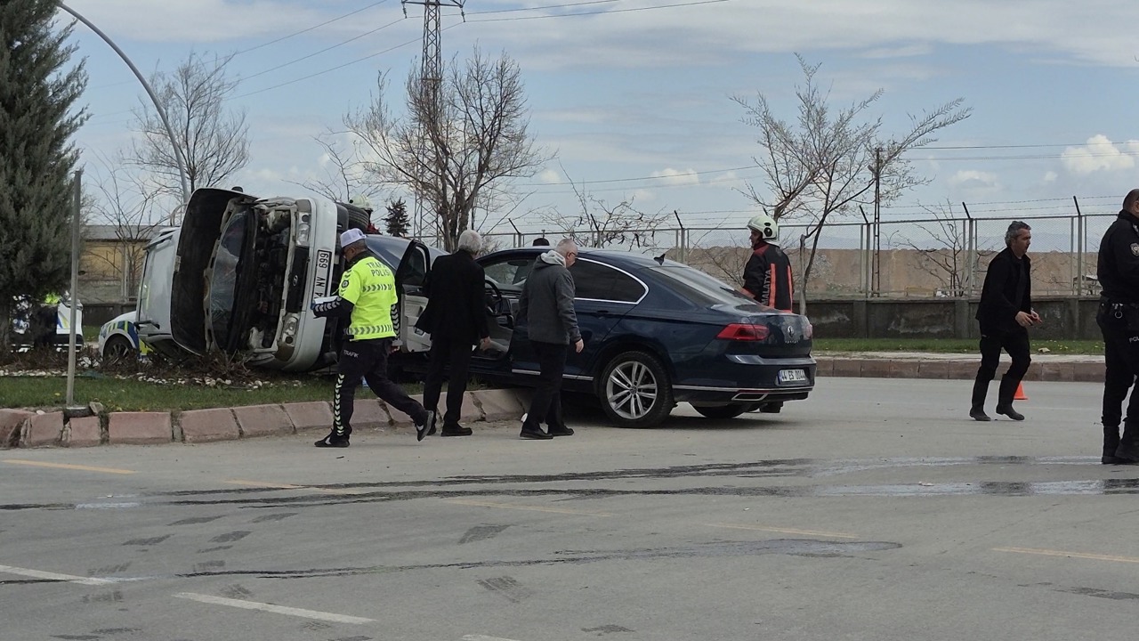 Malatya’da İki Araç Çarpıştı: Kazada 3 Kişi Yaralandı