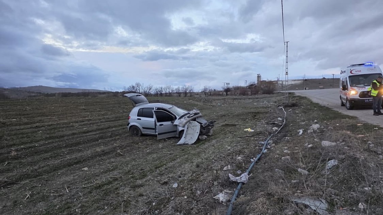 Doğanşehir’de Kontrolden Çıkan Otomobil Takla Attı