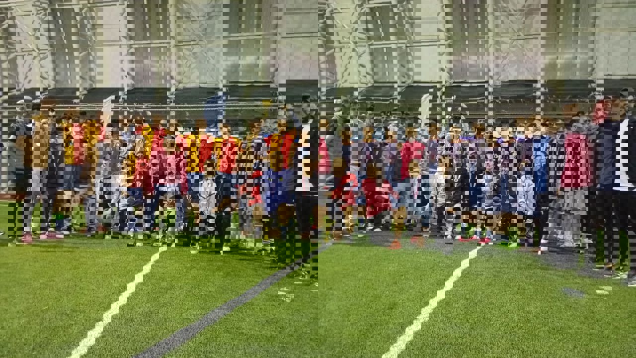 Galata Spor Turnuvada Hem Kızlar Hem Erkeklerle Mücadele Etti