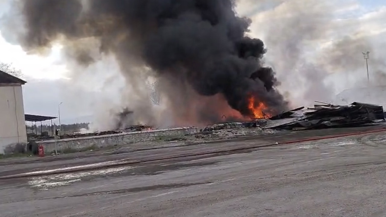 Karayolları Şefliğinde Çıkan Yangın Korkuttu